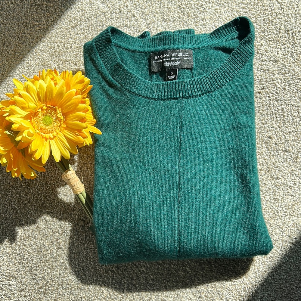 Banana Republic filpucci soft dark emerald green sweater